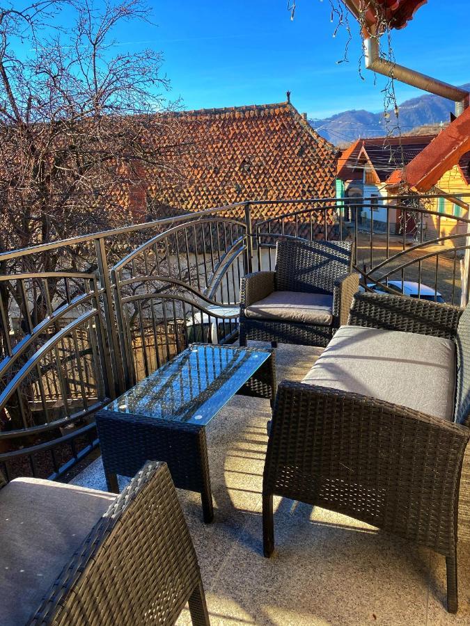 Готель Casa Leny Tohanu Nou Екстер'єр фото