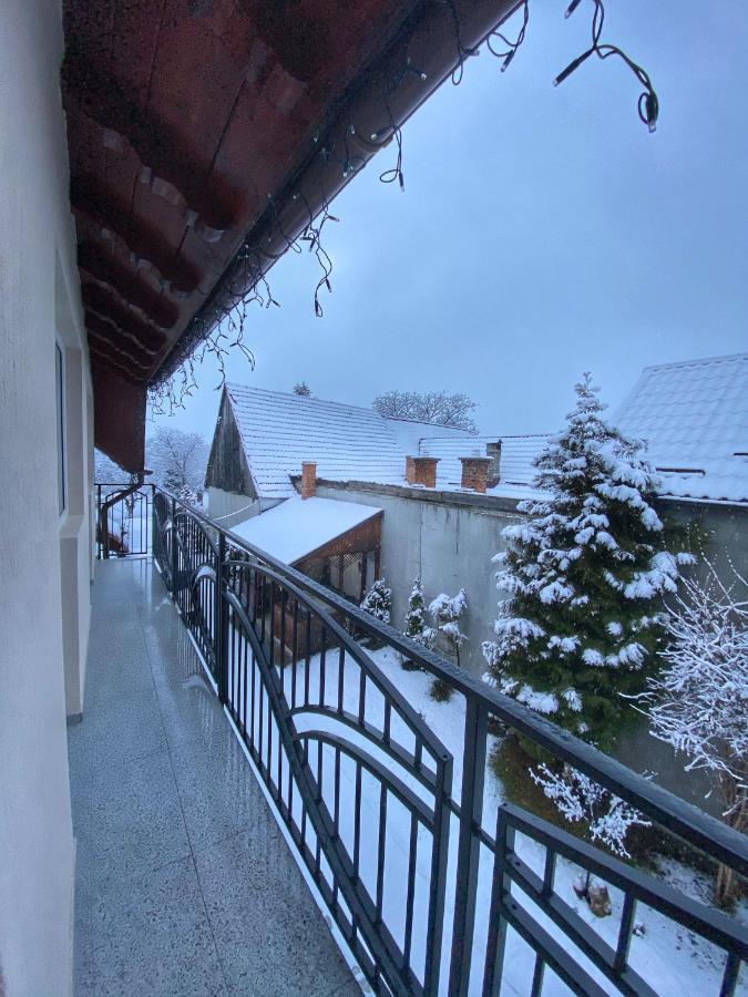 Готель Casa Leny Tohanu Nou Екстер'єр фото