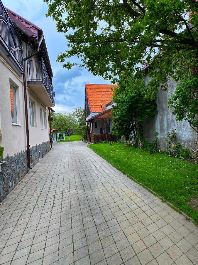 Готель Casa Leny Tohanu Nou Екстер'єр фото