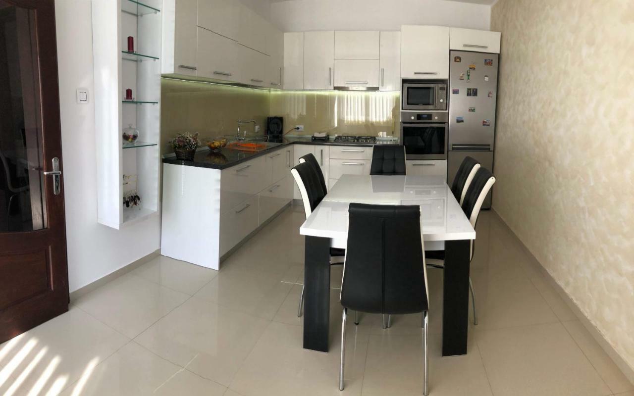 Готель Casa Leny Tohanu Nou Екстер'єр фото